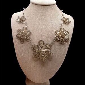 Vintage Mexican sterling silver filigree design flowers necklace. 18 inches